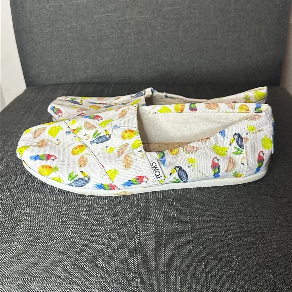 Toms Size 7 White with‎ Colorful Fruit Tropical Print Shoes - Picture 5 of 9
